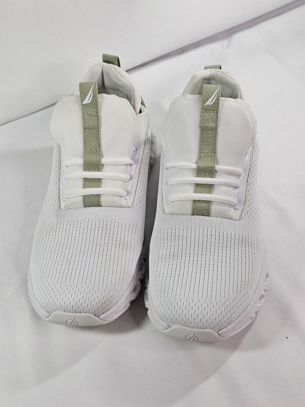 Nautica Chiatica 8.5 White/Sage Green Slip On Knit Sneakers